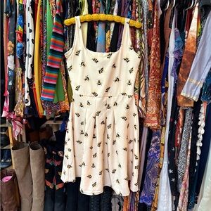 Chic Cream Bee Print Mini Dress